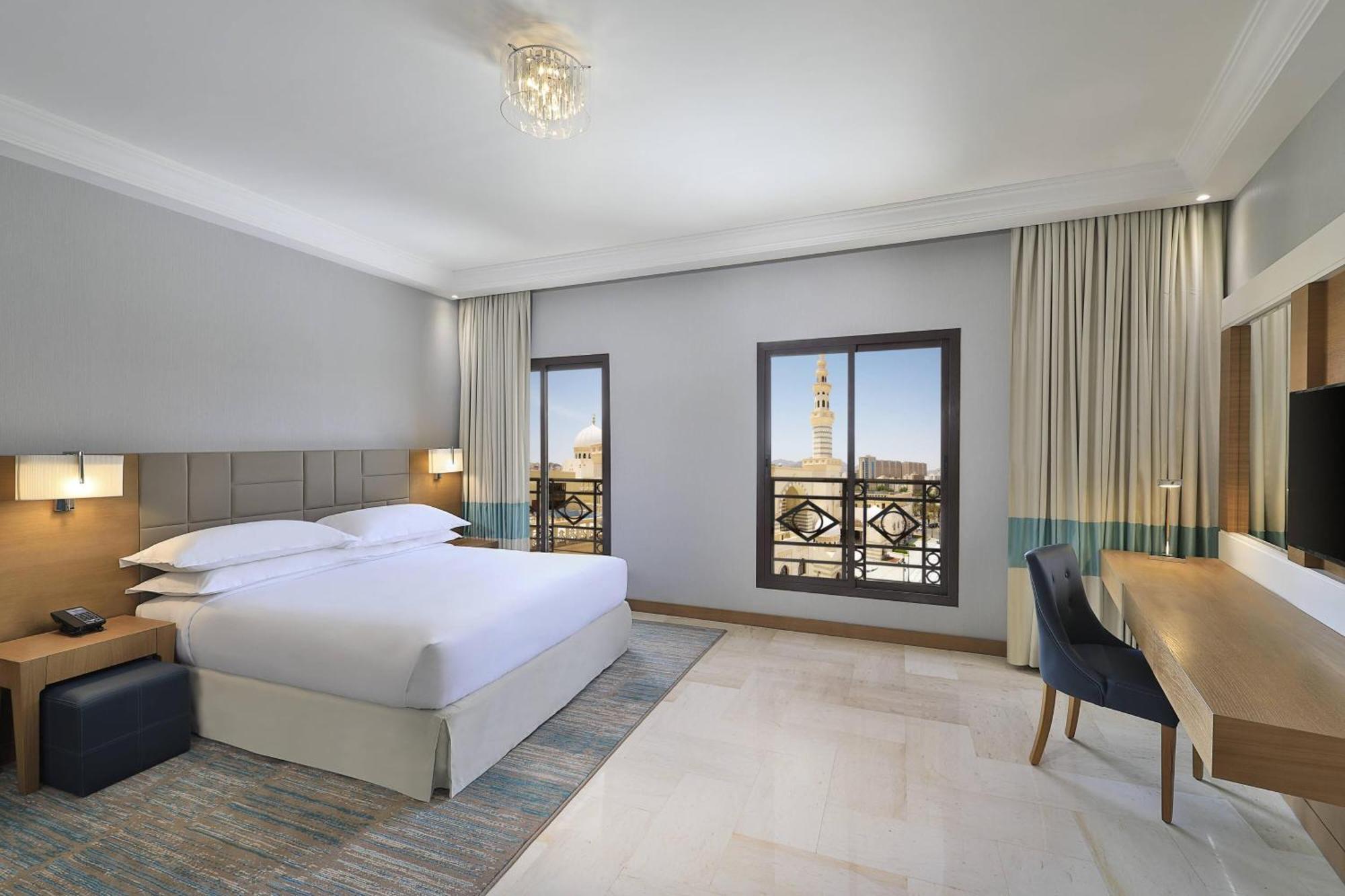 Four Points By Sheraton Makkah Al Naseem Mekka Exteriör bild Room at the hotel