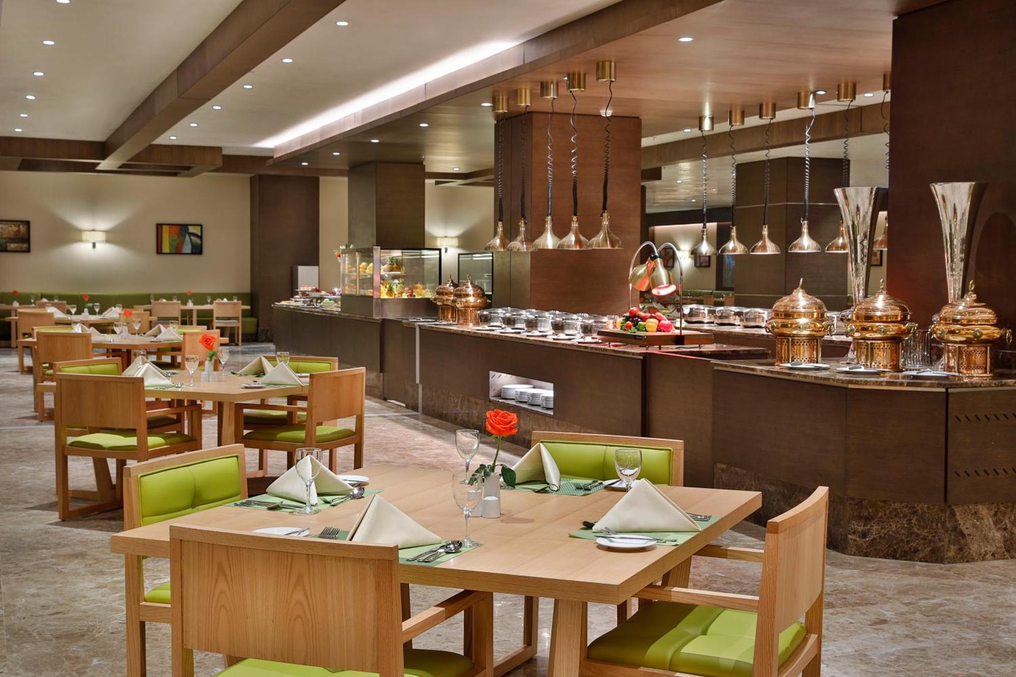 Four Points By Sheraton Makkah Al Naseem Mekka Exteriör bild A restaurant in Riyadh, Saudi Arabia.